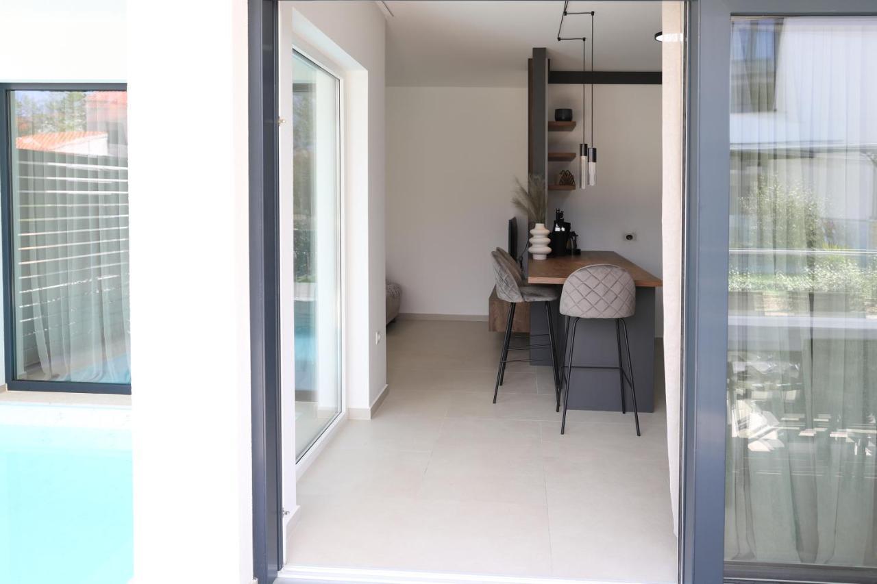 Brand New Apartment With Private Pool Njivice Exterior photo
